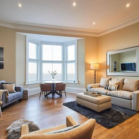 Host & - Salty Bay Apartment *