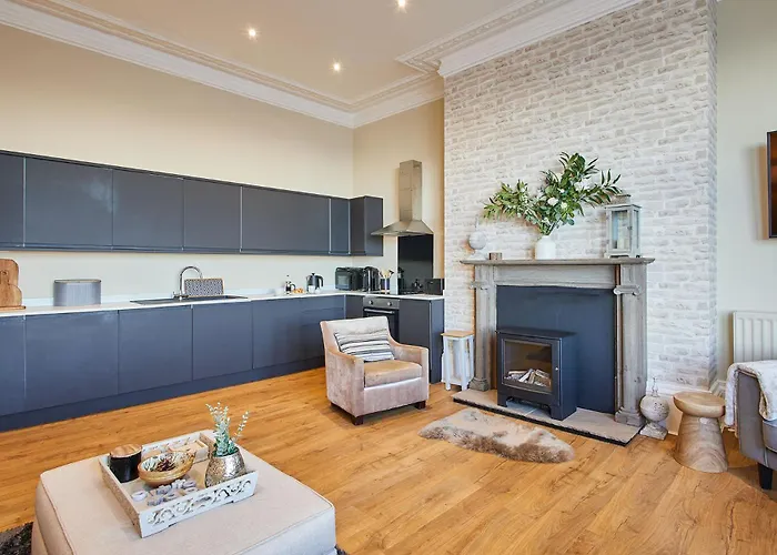 Host & - Salty Bay Saltburn-by-the-Sea